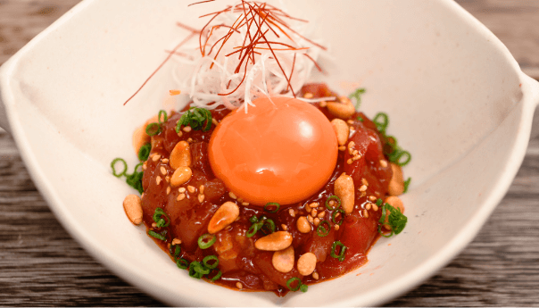 本まぐろユッケ濃厚黄身乗せ　Tuna Yukke (Korean style spicy Tuna)